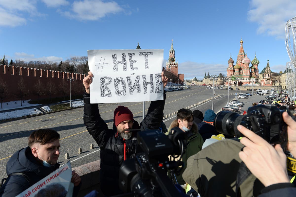 Russians hold anti-war rallies amid ominous threats by Putin