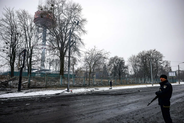 Watch a live view of Kyiv’s skyline as Ukrainians desperately flee capital | News