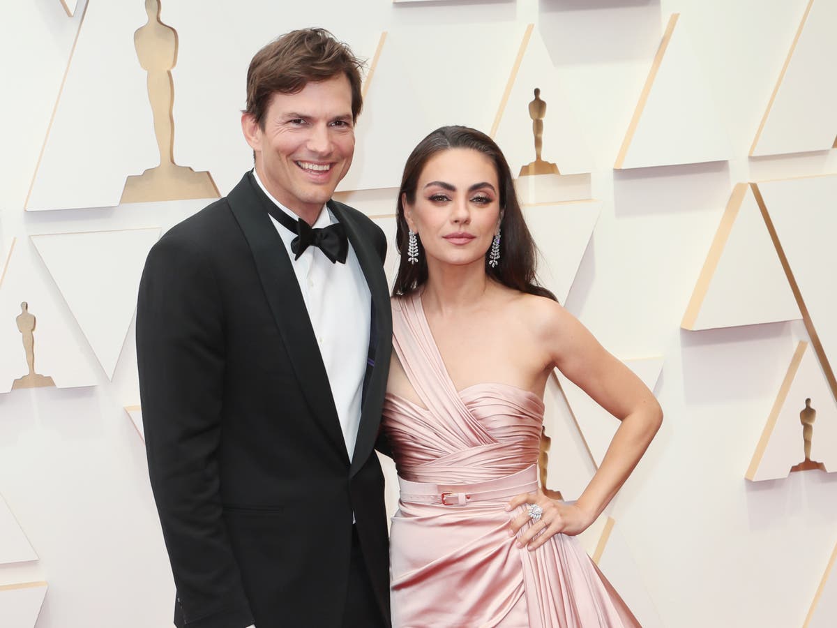 Mila Kunis and Ashton Kutcher make Oscars red carpet debut before actor praises Ukrainian people