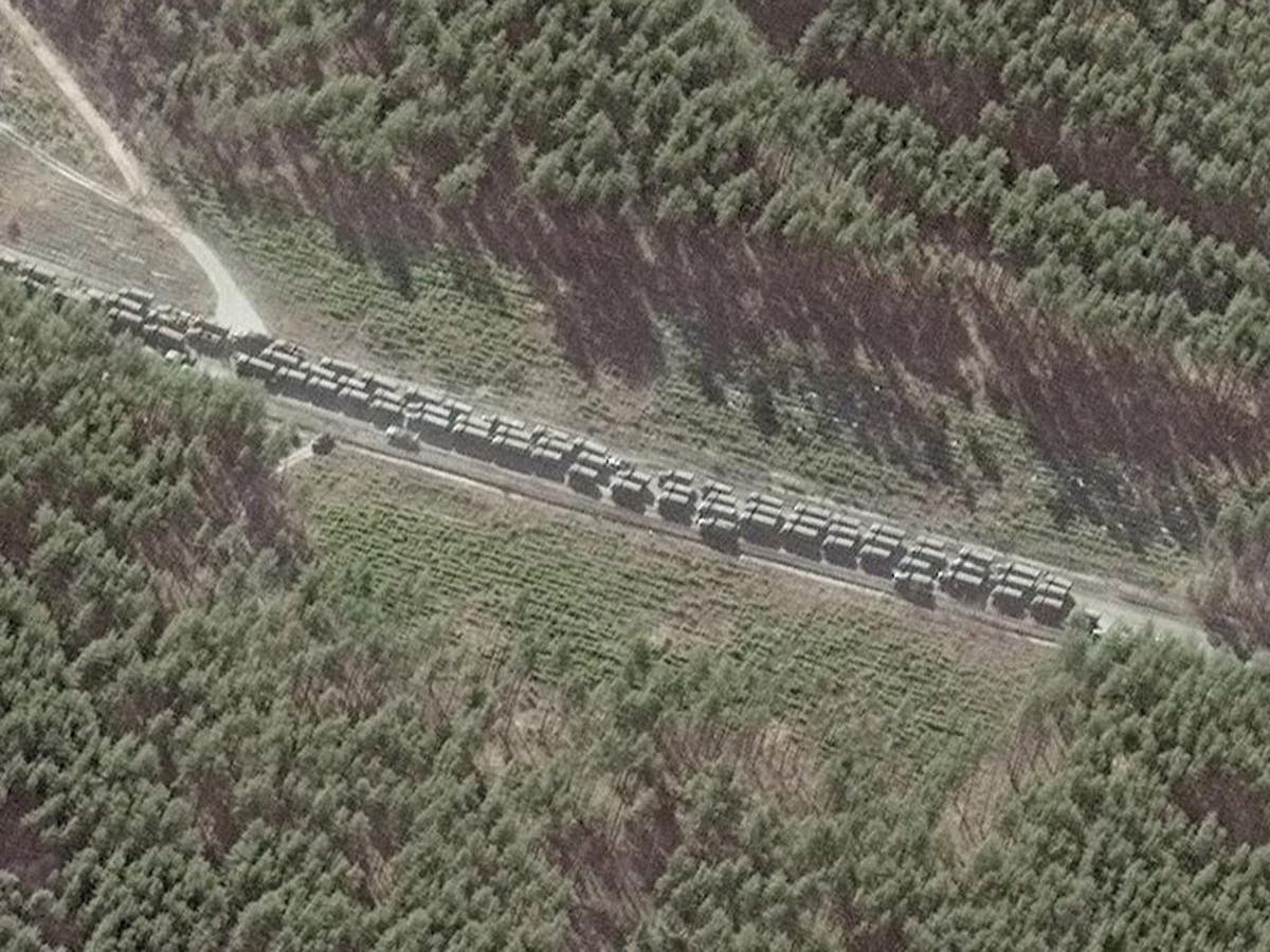 Ukraine: 17 mile-long Russian military convoy draws closer to Kyiv