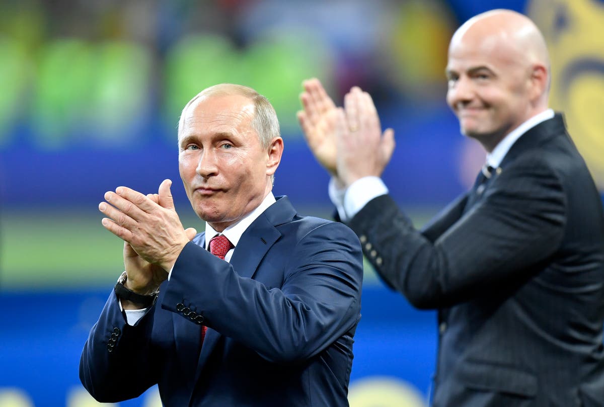 Column: Infantino’s admiration of Putin leaves FIFA exposed