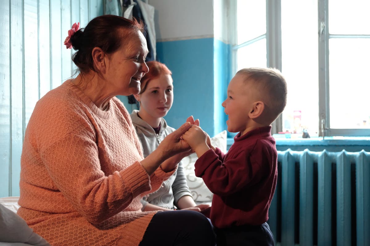 The Ukrainians fleeing war but determined not to leave their homeland