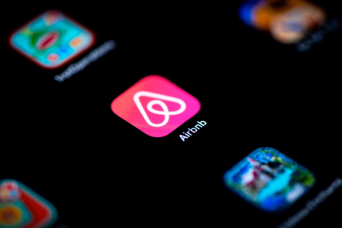 Airbnb translation error makes Russians think they are banned from using the app