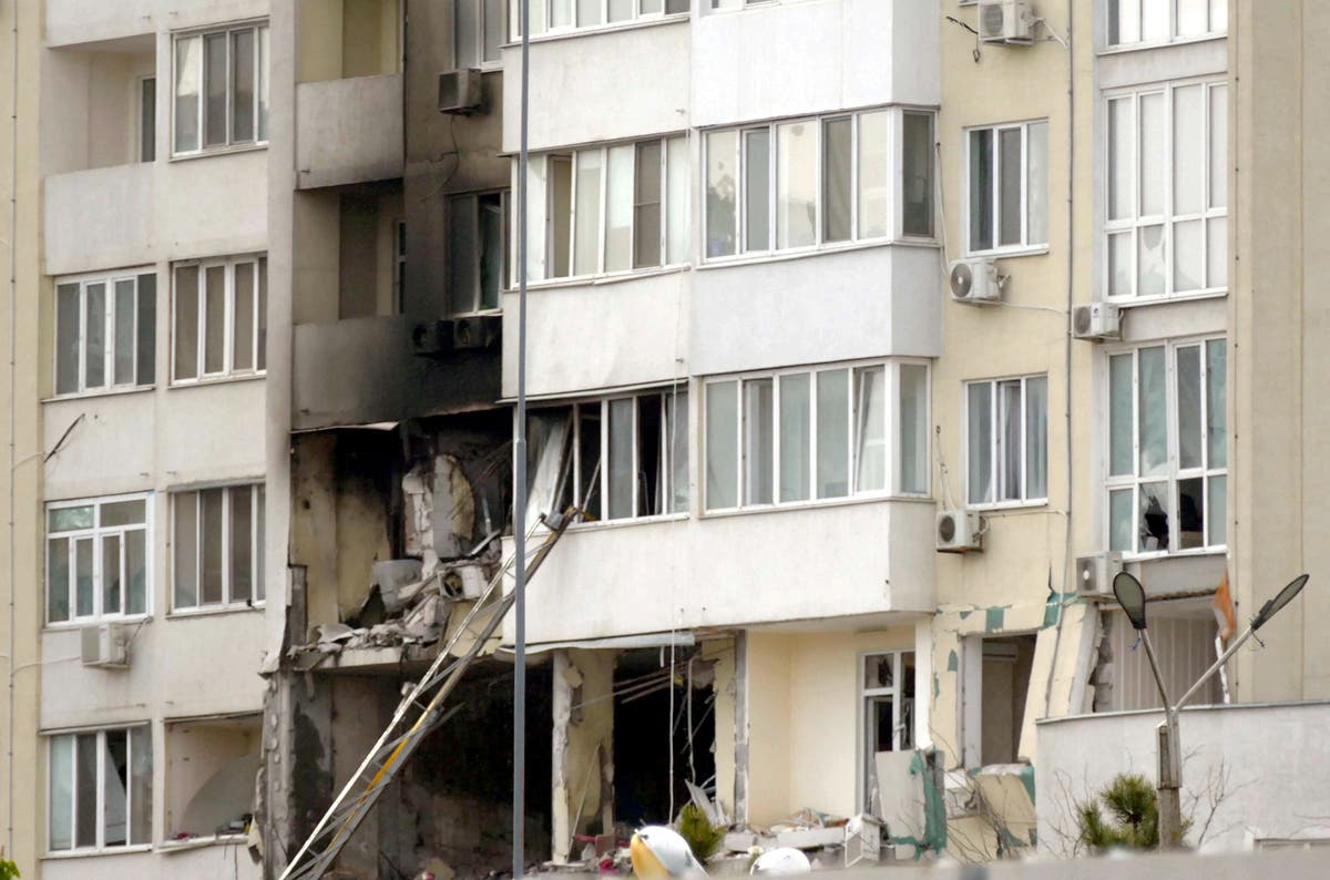 Ukraine news – live: Russia renews attack on Mariupol ahead of Blinken’s Kyiv visit