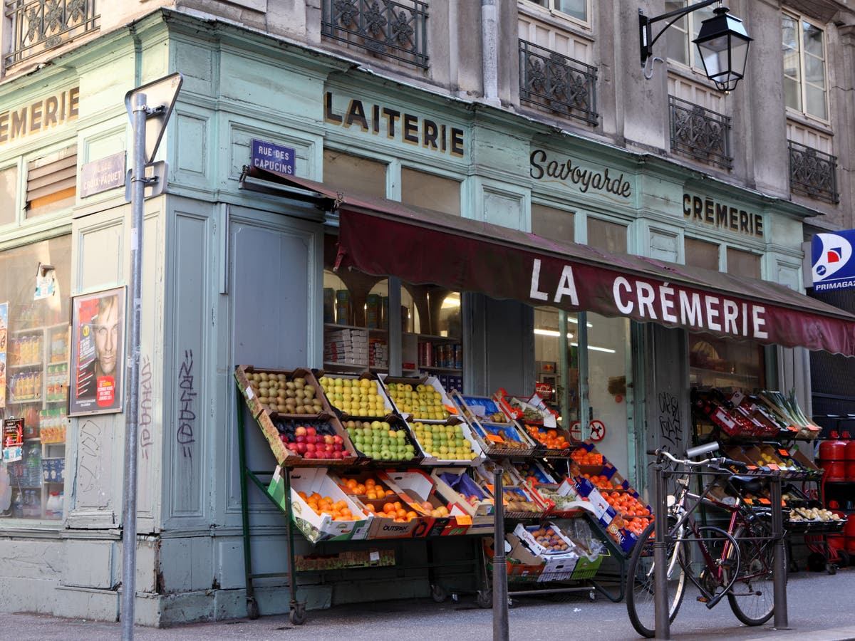 France to fine shopkeepers running heating or air conditioning with doors open
