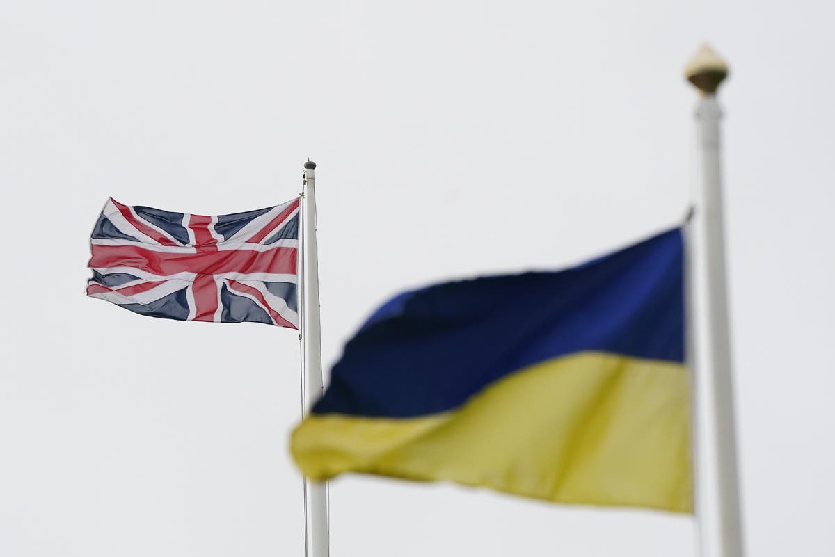 Hosts of Ukrainians in UK to receive government praise for generosity