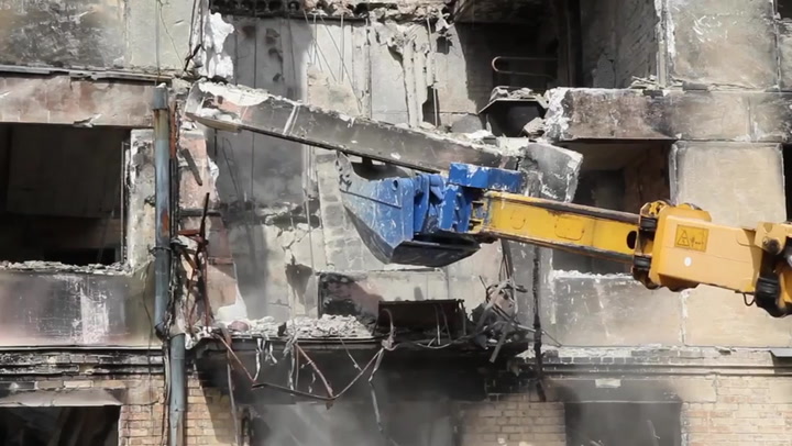Ukraine: Rescuers clear debris from multi-storey building in Hostomel | News