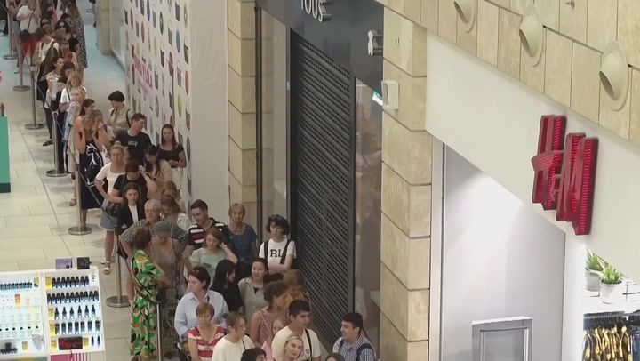 Long queues snake outside H&M in Moscow as clothing retailer pulls out of Russia | News
