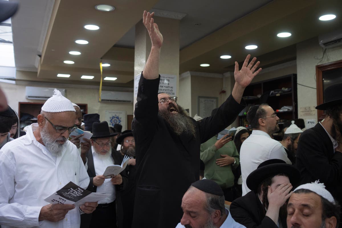 Jewish pilgrims gather in Ukraine despite the perils of war