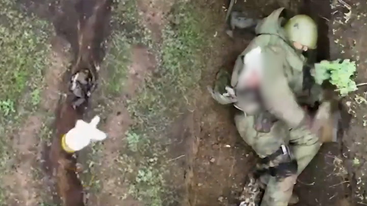 Russian soldier catches and throws bomb dropped by Ukrainian drone | News