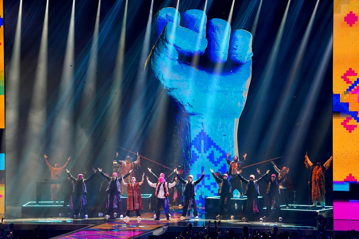Ukrainian flags waved as Kalush Orchestra take to the stage at MTV awards