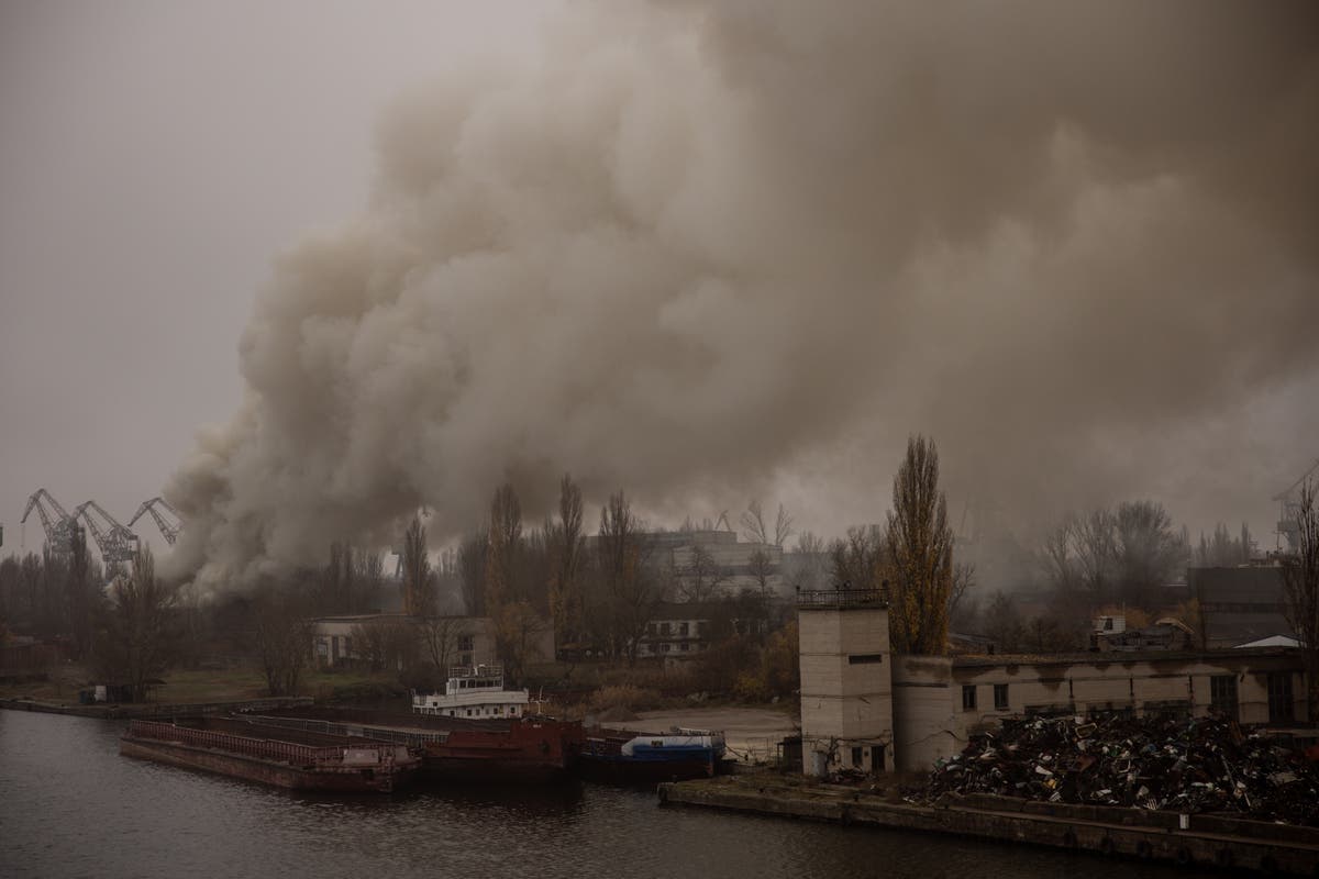 Ukraine Russia latest news – live: Putin’s troops ‘revenge’ shell Kherson forcing evacuation of hospitals
