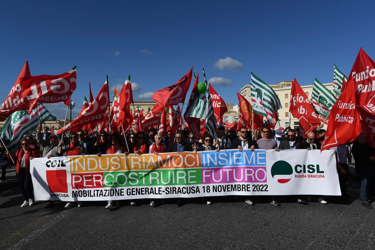 Italian oil workers seek deal for Russian-owned refinery