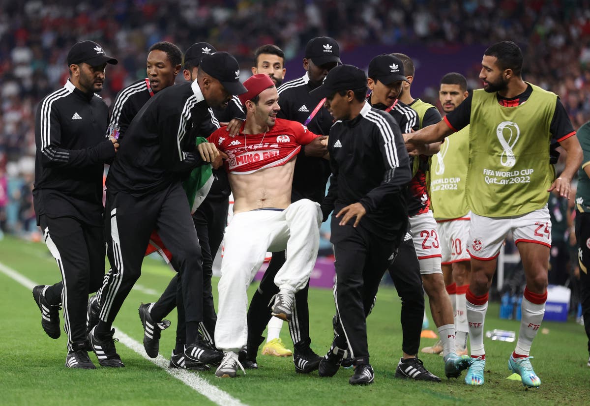 World Cup: Pitch invader runs on with Palestine flag during Tunisia vs France