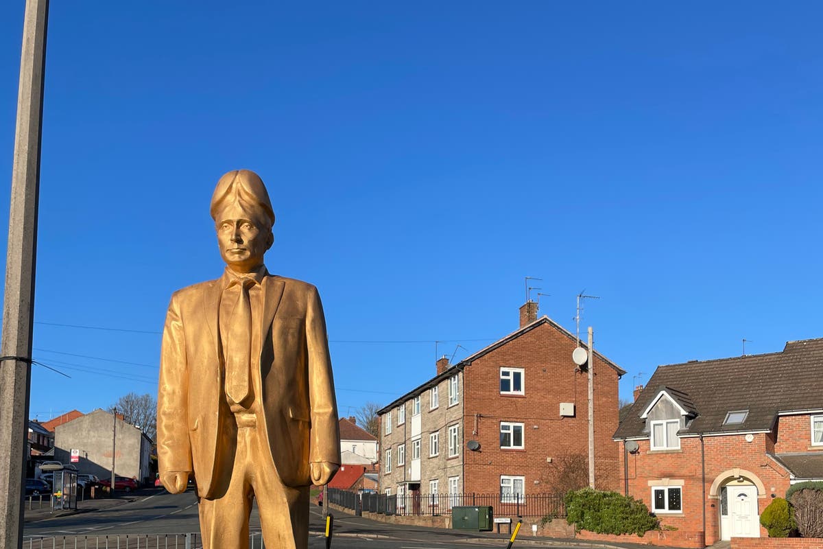 Villagers throw eggs at penis-headed statue of Putin erected in Bell End
