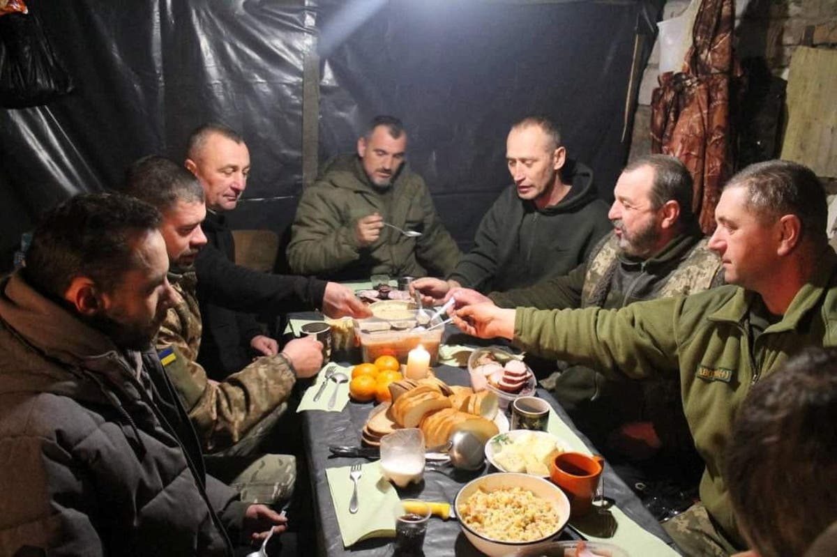 Ukraine soldiers enjoy Christmas meal as Putin claims Russia is ‘ready to negotiate’