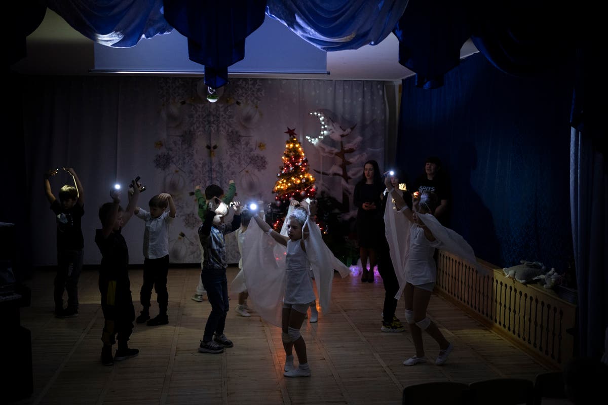In polar night, Norway-Russia kids event lights up Christmas