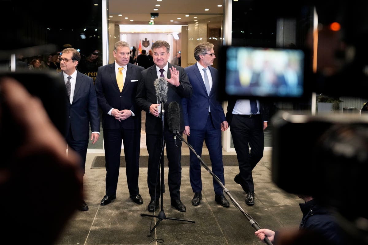 Western envoys visit Kosovo, Serbia to defuse tensions