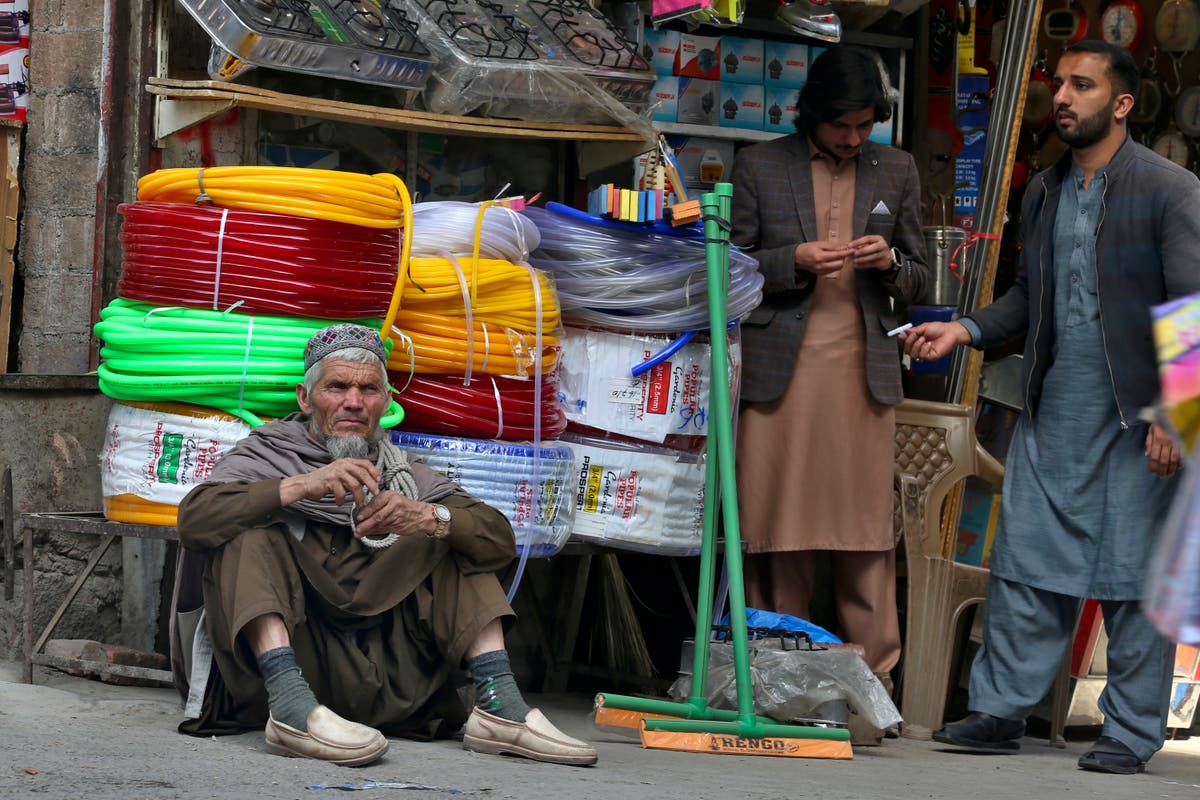 Poor Pakistanis worry IMF bailout measures risk stark future