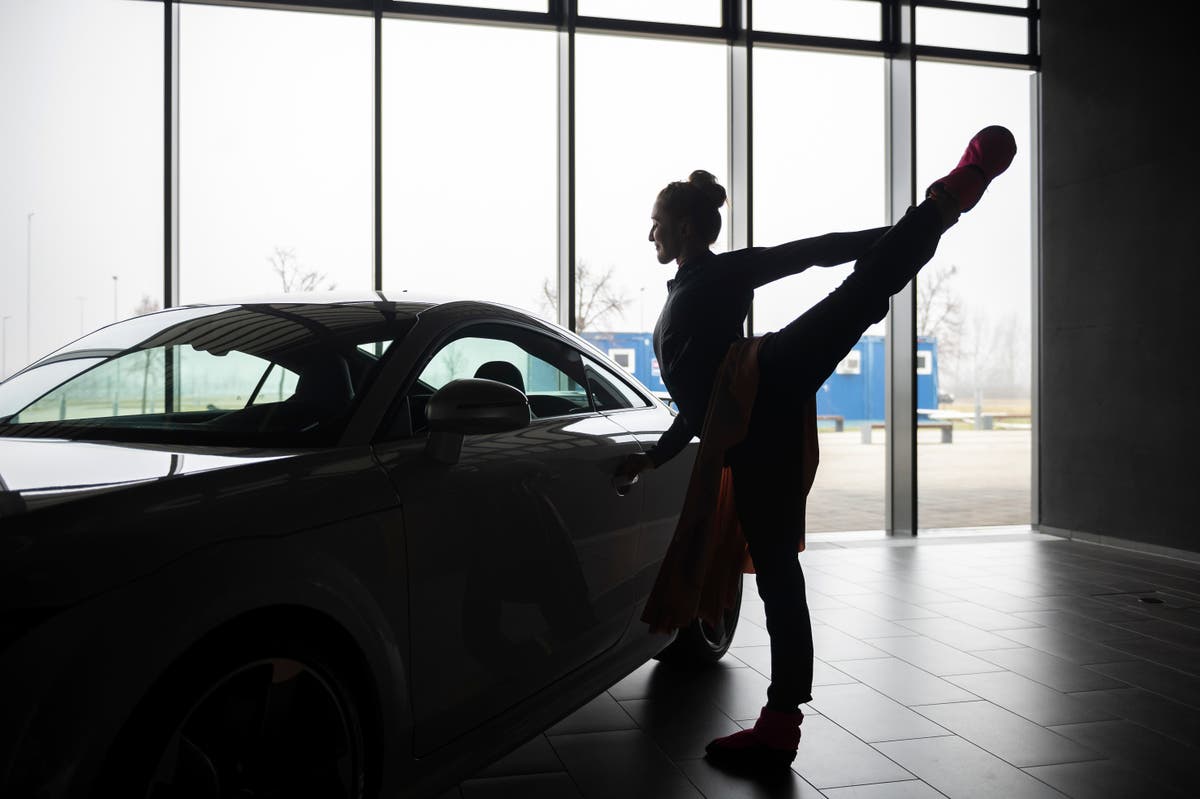 Hungarian ballet rehearses in car factory amid energy crunch