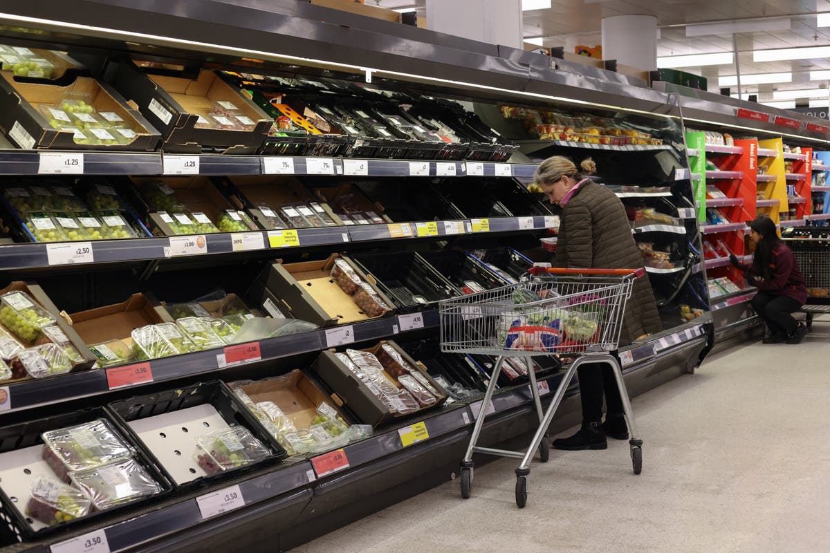 Supermarket rationing latest news: UK stores like Asda slap limits on fruit and vegetables as shelves lay empty