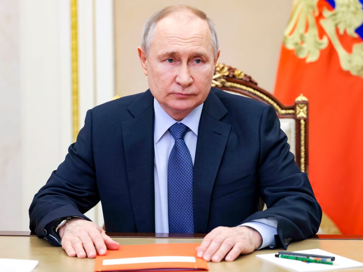 Ukraine war latest news: Vladimir Putin makes surprise trip to Crimea as arrest warrant issued
