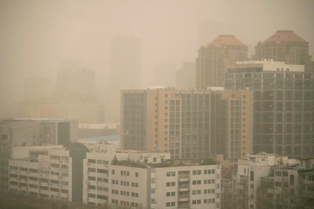 Beijing air quality plummets amid dust storm, pollution