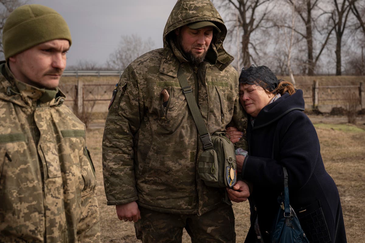 Ukraine vows to defend ‘fortress’ Bakhmut as Russia claims battle is ‘close to end’