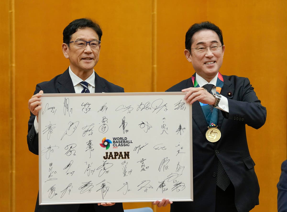 Japan’s winning WBC team drops in on Prime Minister Kishida