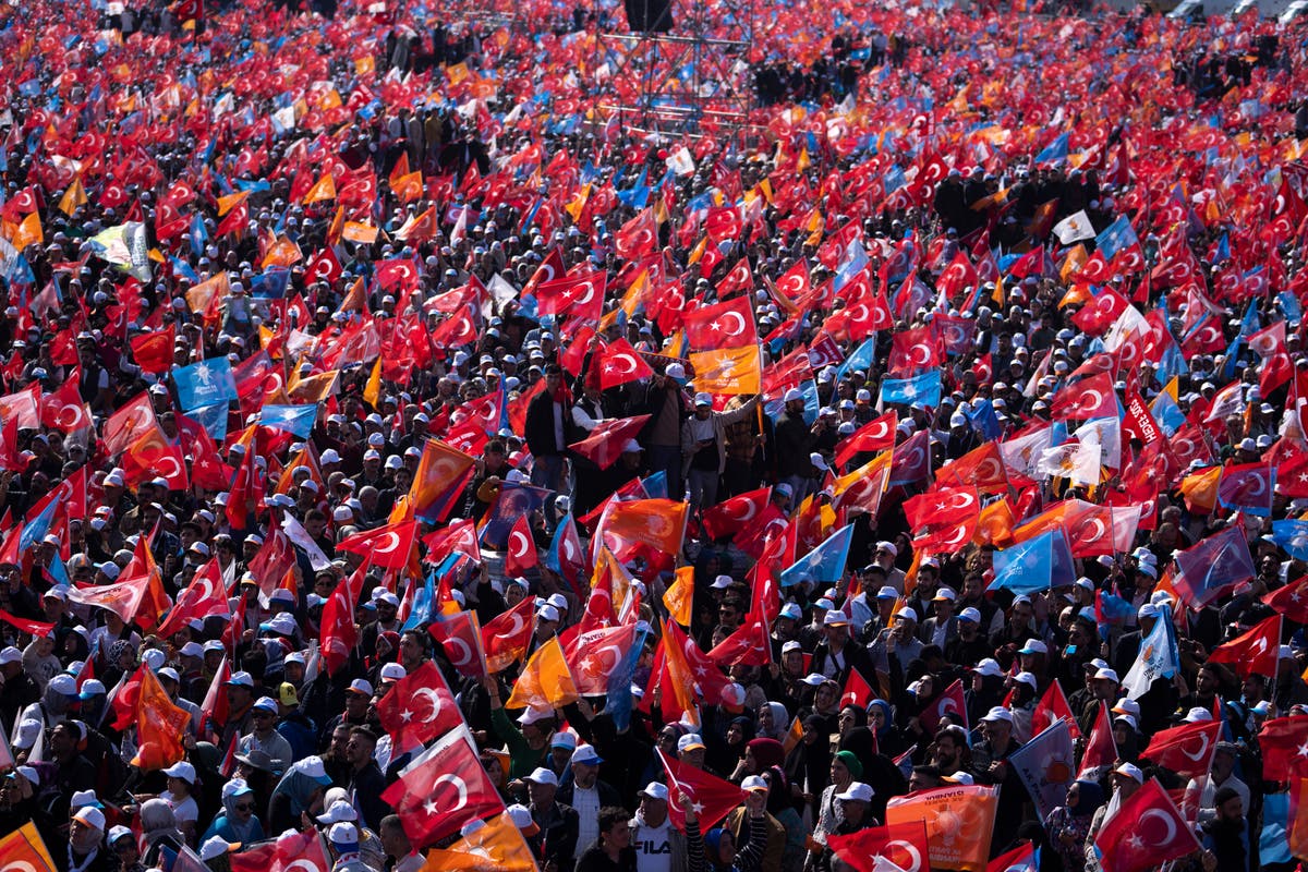 Erdogan risks losing power as Turkey’s high-stakes election reaches its climax