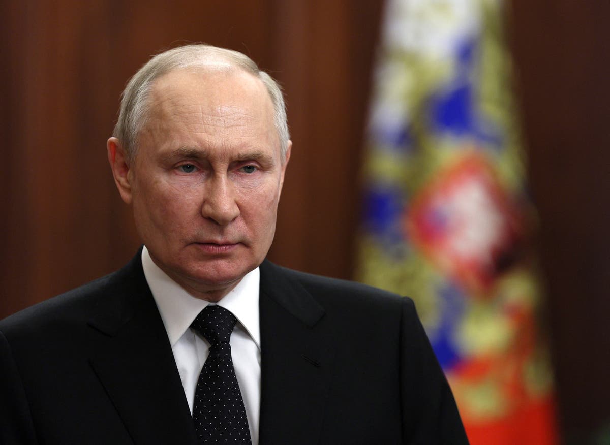 Kremlin denies Putin has fled Moscow as plane vanishes from flight radar
