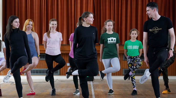 Riverdance stars surprise refugees who found love for Irish dancing | Lifestyle