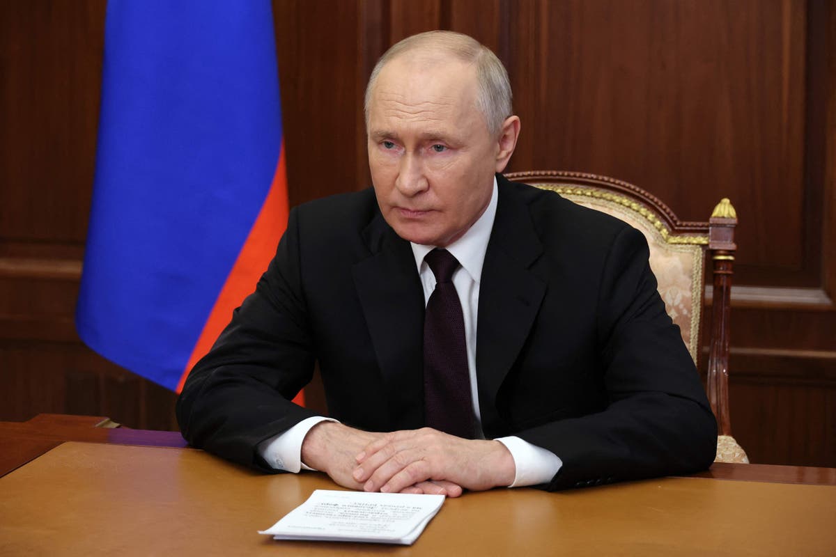 Bizarre moment Vladimir Putin addresses conference in ‘altered’ voice