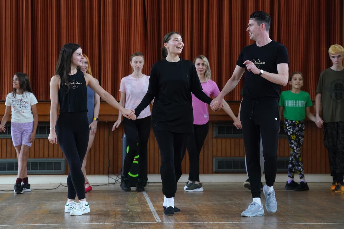 Riverdance stars pass on tips to budding Irish dancers from Ukraine