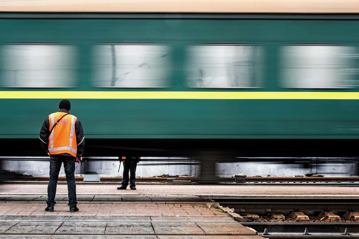 UK train firms fund thousands of food parcels for Ukrainian rail workers