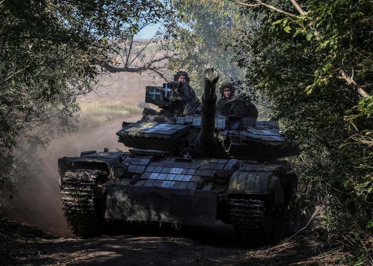 Russia Ukraine war: Kyiv troops advance as Putin air defences ‘struck in Crimea’
